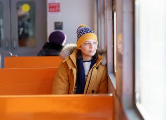 දුම්රියේ යුවතිය