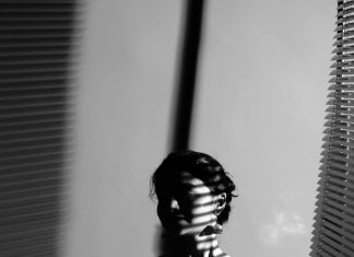 Between blacks and whites we are grey